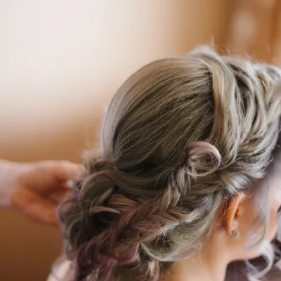 Stylist Makes The Bride A Beautiful Hairstyle Sid 2026 03 16 23 01 45 Utc